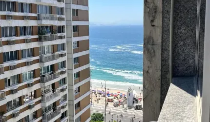 Apartamento a 100 metros da praia de Copacabana, com 04 quartos, 02 vagas de garagem, Rio de Janeiro–RJ.