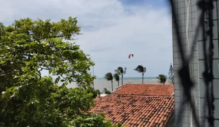 Apartamento amplo na quadra da praia de Candeias