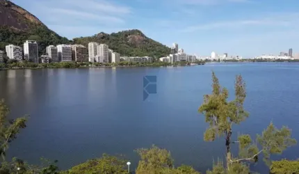 Excelente Cobertura Linear na Lagoa - 2 Quartos, 3 Banheiros, 1 Vaga - 140m² - Vista Frente para Lagoa - Rio de Janeiro-RJ