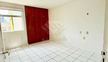 Apartamento espaçoso e bem localizado. 4 quartos com 1 suite