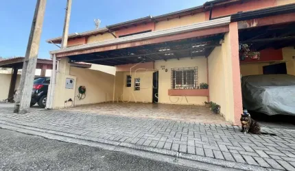 Sobrado dentro de condomínio fechado