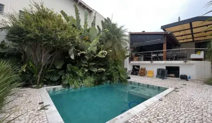 Casa de rua reformada térrea com 3 dormitórios no São Quirino