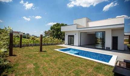 Casa térrea à venda no Condomínio Villas do Golfe em Itu/SP.