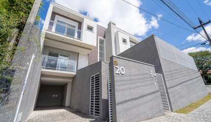 Sobrado Triplex novo, 155 m2 área útil, 3 quartos (1 suite), Região Nobre São Brás (Orleans).
