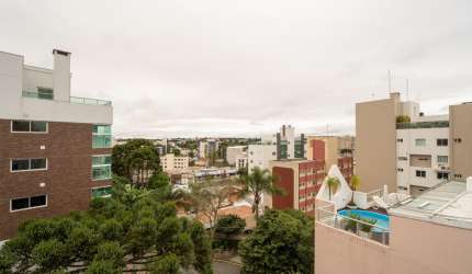 Cobertura Duplex -120m2 úteis - 190 m2 totais - 3 quartos (1 suite) - Churrasqueira e Deck com piscina - 2 vagas livres - Alto da Glória.