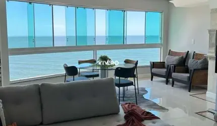 Apartamento amplo, frente mar, localizado em um dos pontos da praia mais desejad
