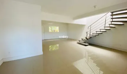 Sobrado na Praia dos Amores com 3 dormitórios