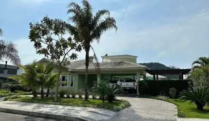 Casa em Condomínio fechado no Centro de Itapema