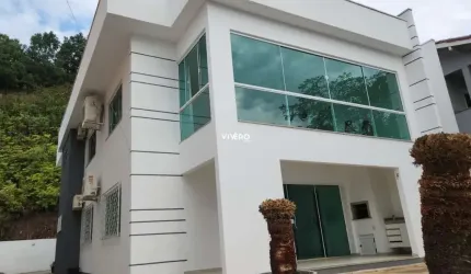 Linda casa na Praia dos amores em Balneário Camboriú com 05 dormitórios