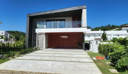 Condomínio Horizontal Praia Brava casa com 05 dormitórios na Brava