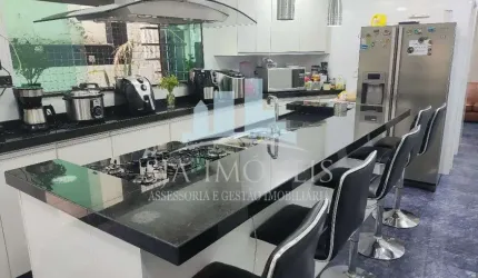 Casa de alto padrao disponivel para venda no bairro da Mooca,  200m2 de area construida,  2 vagas  de garagem.