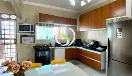 Casa Duplex no Parque 10 – para locação .