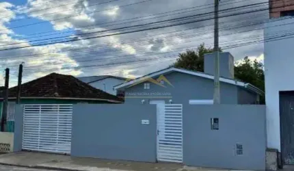 CASA RECÉM REFORMADA