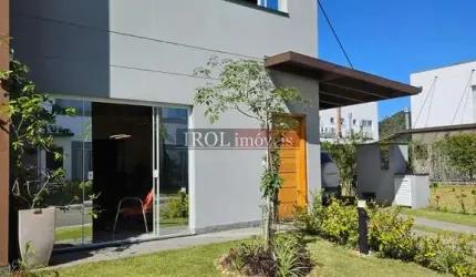 Casa à venda no Condomínio Village dos Ipes em Balneário Camboriú