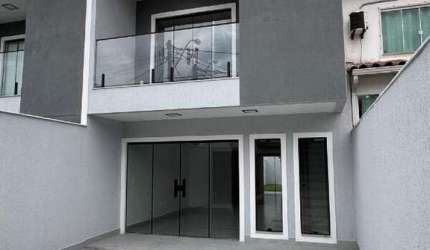 Atlântica Imóveis tem excelente casa com 3 dormitórios à venda, 145 m² - Lagoa - Macaé/RJ.