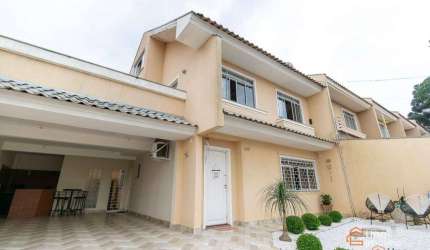 Sobrado Triplex de Esquina – 3 Quartos, Ático e Semi Mobiliado em Localização Privilegiada