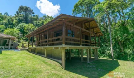 Pronto para escapar do agito da cidade? Esta chácara de 24.473m²  é o seu destino ideal