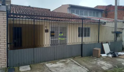 Casa com 3 quartos para alugar no Cajuru, Curitiba  por R$ 1.700