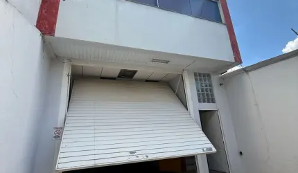 Aluga-se Galpão Comercial com Apartamento em cima no Jd Paraventi