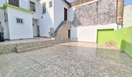 CASA ESPETACULAR - LOCALIZADA NA RUA ROCHA MIRANDA - ALTO DA BOA VISTA - 7 QUARTOS, VAGAS PARA 3 CARROS.