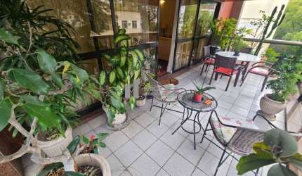 Luxuoso apartamento em area nobre da Tijuca - Varandão, salão em 3 ambientes, 4 quartos (4 suítes), dependência completa, 3 Vagas de garagem na escritura- Predio Imponente.- Tijuca - RJ