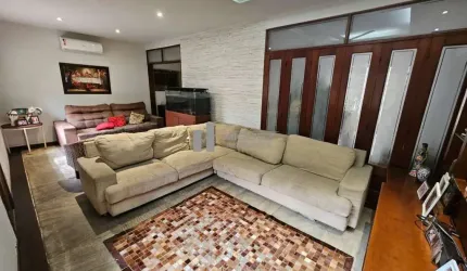 Espetacular Casa (329m²) 4 quartos (suite) com Piscina, churrasqueira, edícula, 3 vagas de garagem - Grajau