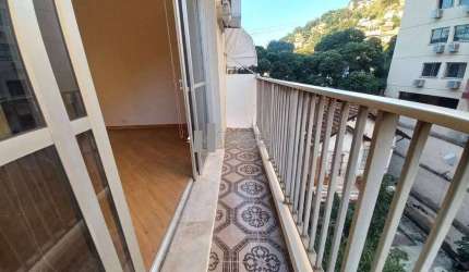 Apartamento com Varanda, 3 quartos, suíte, dependência completa, 2 vagas de garagem - A venda - Tijuca