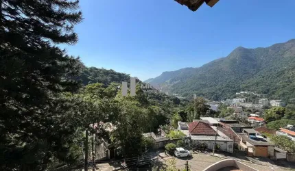 Excepcional casa triplex com 4 quartos, churrasqueira e piscina no Alto da Boa Vista