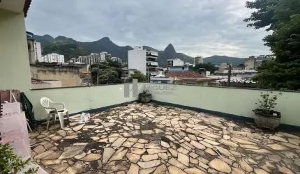 Casa duplex com terraço, 4 quartos e vaga para 5 carros no coração do Grajaú
