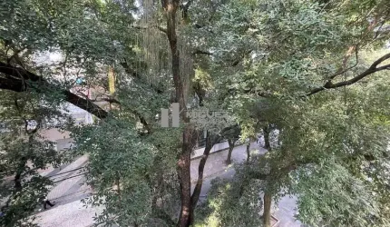 Apartamento (varanda, sala, 2 quartos) à venda na Rua Professor Gabizo- Tijuca! Apenas 750 metros da Praça Afonso Pena!