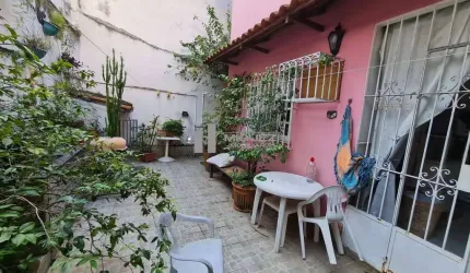 RUA GUAXUPÉ - BAIRRO TIJUCA - CASA, SALA, 4 QUARTOS SENDO 1 SUÍTE.
