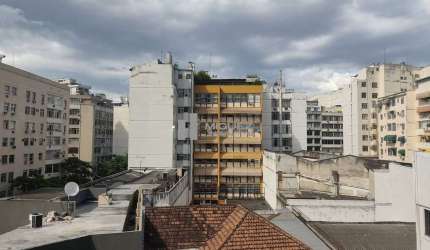 Vendo apartamento de 2 quartos em rua Soriano de Souza,
