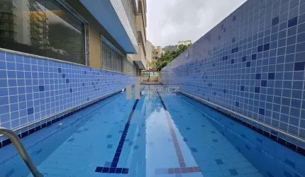 RUA DESEMBARGADOR IZIDRO - TIJUCA - VARANDA COM VISTA LIVRE, SALA, 2 QUARTOS SENDO 1 SUÍTE, 1 BANHEIRO SOCIAL, COZINHA E ÁREA DE SERVIÇO - 100m² - 1 VAGA NA ESCRITURA - INFRAESTRUTURA PARA TODA FAMÍLI
