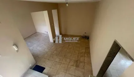 Casa triplex de vila para alugar na Rua Felipe Camarão, apenas 500 metros do Shopping Tijuca!