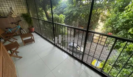 Incrível apartamento à venda na Rua Maxwell! Apenas 750 metros do Shopping Tijuca! São aproximadamente 100m² de puro conforto! Varanda, sala, 2 quartos e vaga!