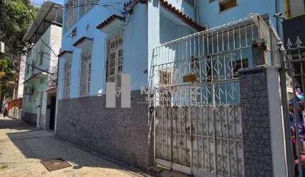 Imperdível! Casa a venda com 3 Quartos, garagem e Terraço na Rua Afonso Pena – Apenas 1 Quadra do Metrô!