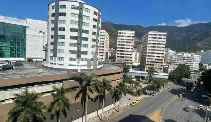 Apartamento à venda debruçado no Shopping Tijuca! Sala 2 quartos com 1 vaga por apenas R$450mil!