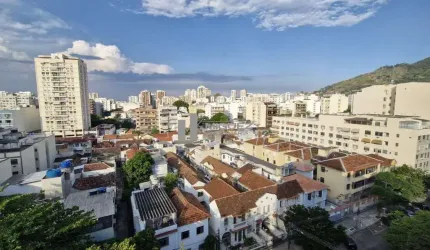 A venda apartamento de 135m2 reformado e moderno na Rua Silva Teles – Andaraí 3 quartos sendo suíte com 2 vagas na escritura.
