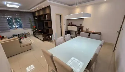 RUA ANTÔNIO BASÍLIO - APARTAMENTO MODERNIZADO COMPOSTO POR SALA EM 2 AMBIENTES, 3 BONS QUARTOS SENDO 1 SUÍTE COM CLOSET E HIDROMASSAGEM, COPA COZINHA COM ARMÁRIOS PLANEJADOS, 2 DEPENDÊNCIAS, 1 BANHEIR