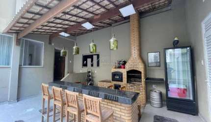 Apartamento sala 2 quartos com área externa à venda na Rua do Bispo - Rio Comprido.