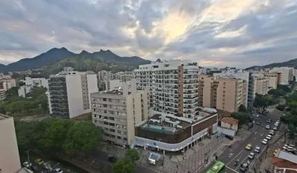 Cobertura duplex com varanda a venda na Rua Uruguai, 3 quartos, sendo 1 suíte. Rua Uruguai. Bairro da Tijuca. Código: 21509