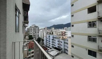 A Venda apartamento no Grajau, rua Jose Vicente, 2 quartos, varada e dependência completa, vaga demarcada em escritura