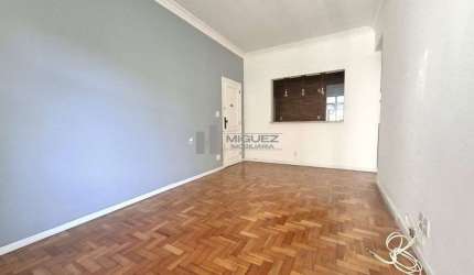 Apartamento espetacular - a venda - Rua José Higino - Sala, 2 quartos sendo 1 suíte, banheiro social, ampla cozinha, dependências completas, 1 vaga de garagem, debruçado ao metrô