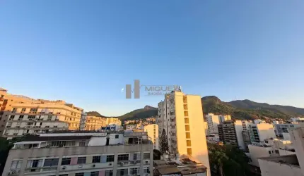 PRAÇA AFONSO PENA! Apartamento à venda com 2 quartos e vista para o Cristo na Rua Doutor Satamini, no bairro da Tijuca. Código: 21613