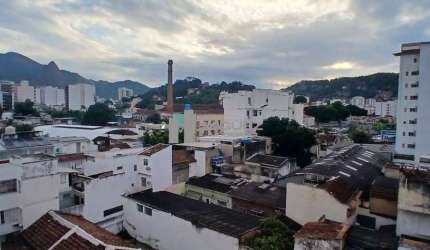 Apartamento à venda Rua Araújo Lima - sala, dois quartos , dependência completas e área de serviço, 1 vaga de garagem