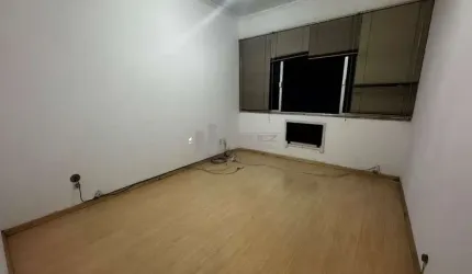 VENDO APARTAMENTO RUA AFONSO PENA (TIJUCA) 2 QUARTOS, QUARTO DE SERVIÇO, DEBRUÇADO NO METRÔ