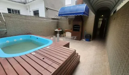 Belíssimo apartamento tipo casa duplex à venda na Rua deputado Soares Filho, na Tijuca. 3 quartos, sendo 2 suítes, sacada, 2 salas, cozinha, 4 banheiros, Área gourmet com piscina.