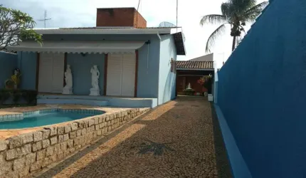 Casa térrea com piscina a venda em Holambra