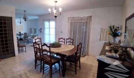 Sobrado com 4 dormitórios à venda, 550 m² por R$ 1.500.000,00 - Monte Belo - Taubaté/SP