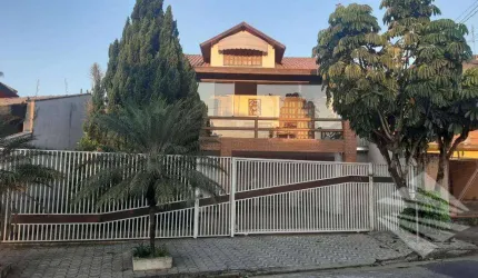 Sobrado com 5 dormitórios à venda, 309 m² - Campos Elíseos - Taubaté/SP